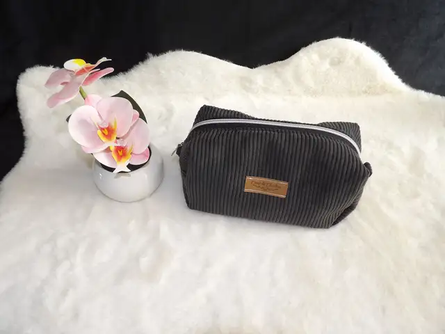 Moyenne trousse de toilette